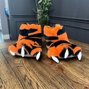Lazy One Kids Tiger Slippers size 9-11